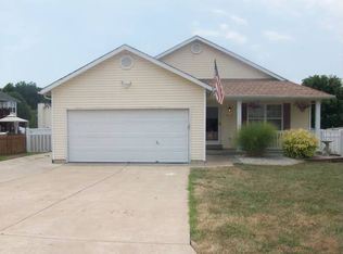 915 Sunset Farms Dr, Saint Charles, MO 63304