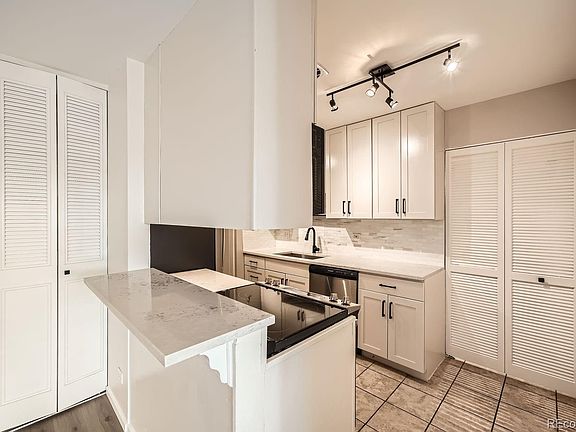 4th image of 700 Washington Street #703