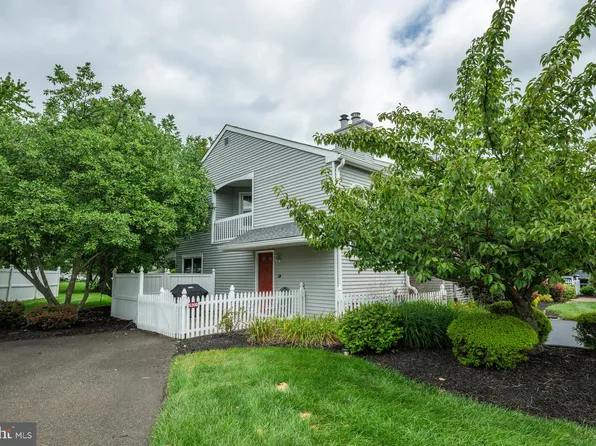 630 Rose Hollow Dr #B, Morrisville, PA 19067