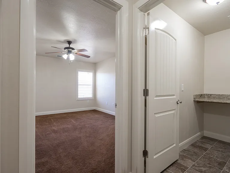 986 Camel Springs Dr — Photo 37