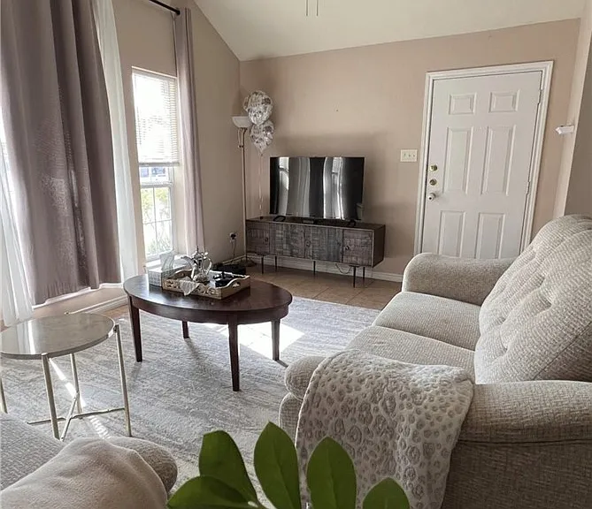 2311 Axis Ct — Photo 2