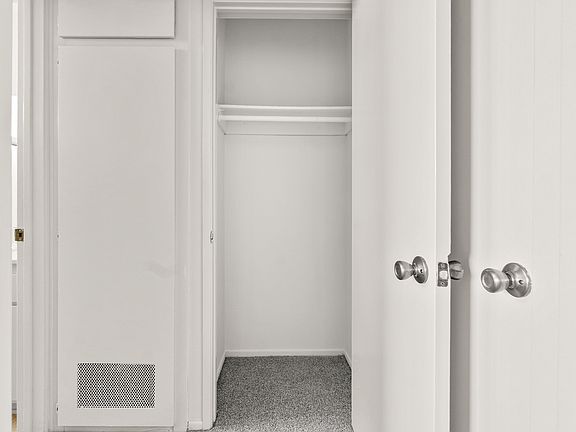 2nd image of 546 N Mariposa Ave APT 12