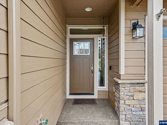 2nd image of 231 NE Alder Way