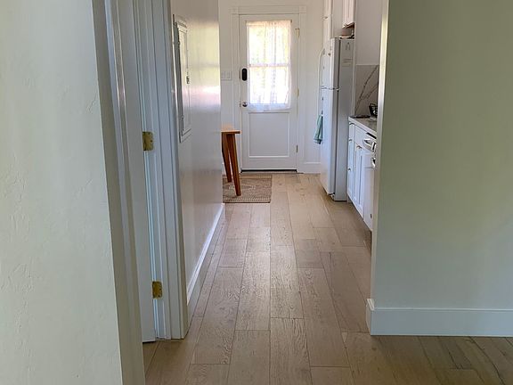 3rd image of 909 Capuchino Ave