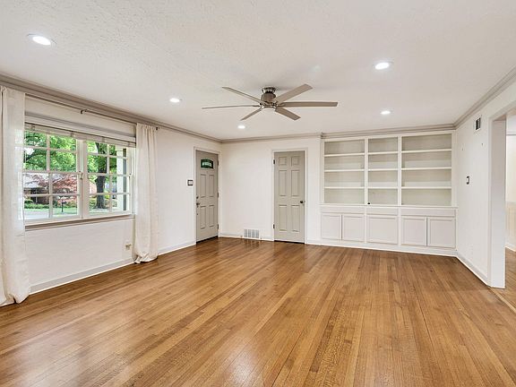 3rd image of 5533 Normandy Rd