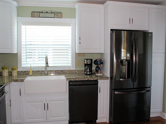 4th image of 50 Pindo Palm St E