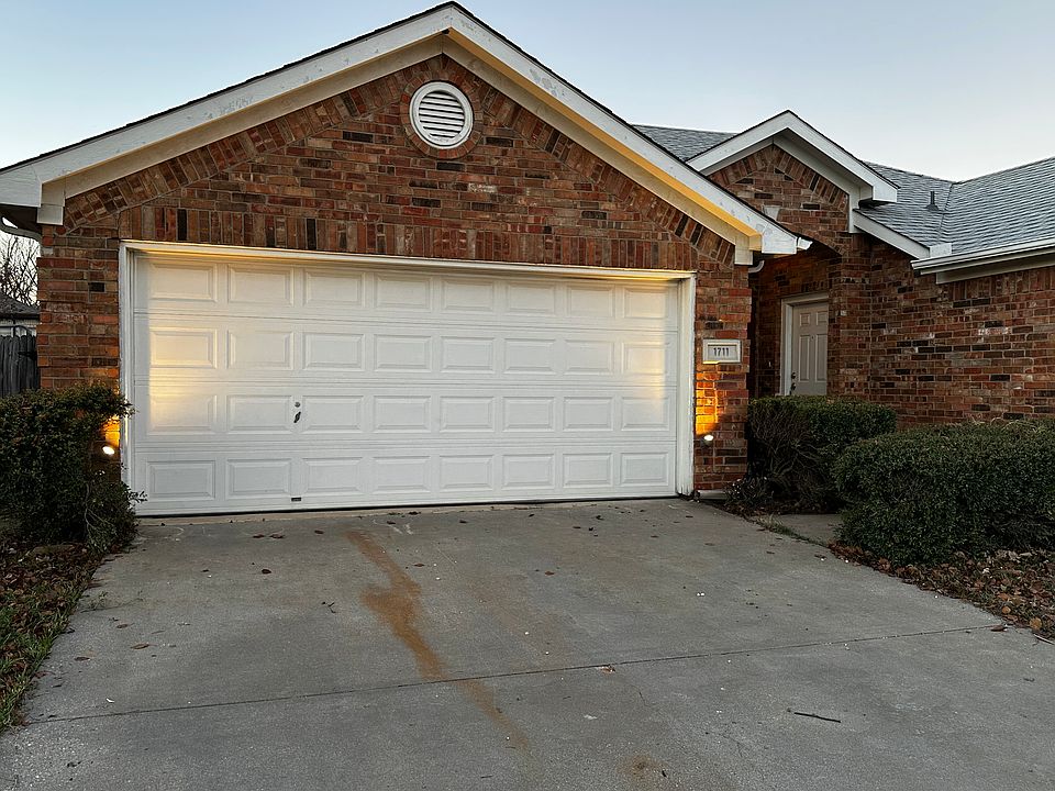 1st image of 1711 Crestmeadow Ln