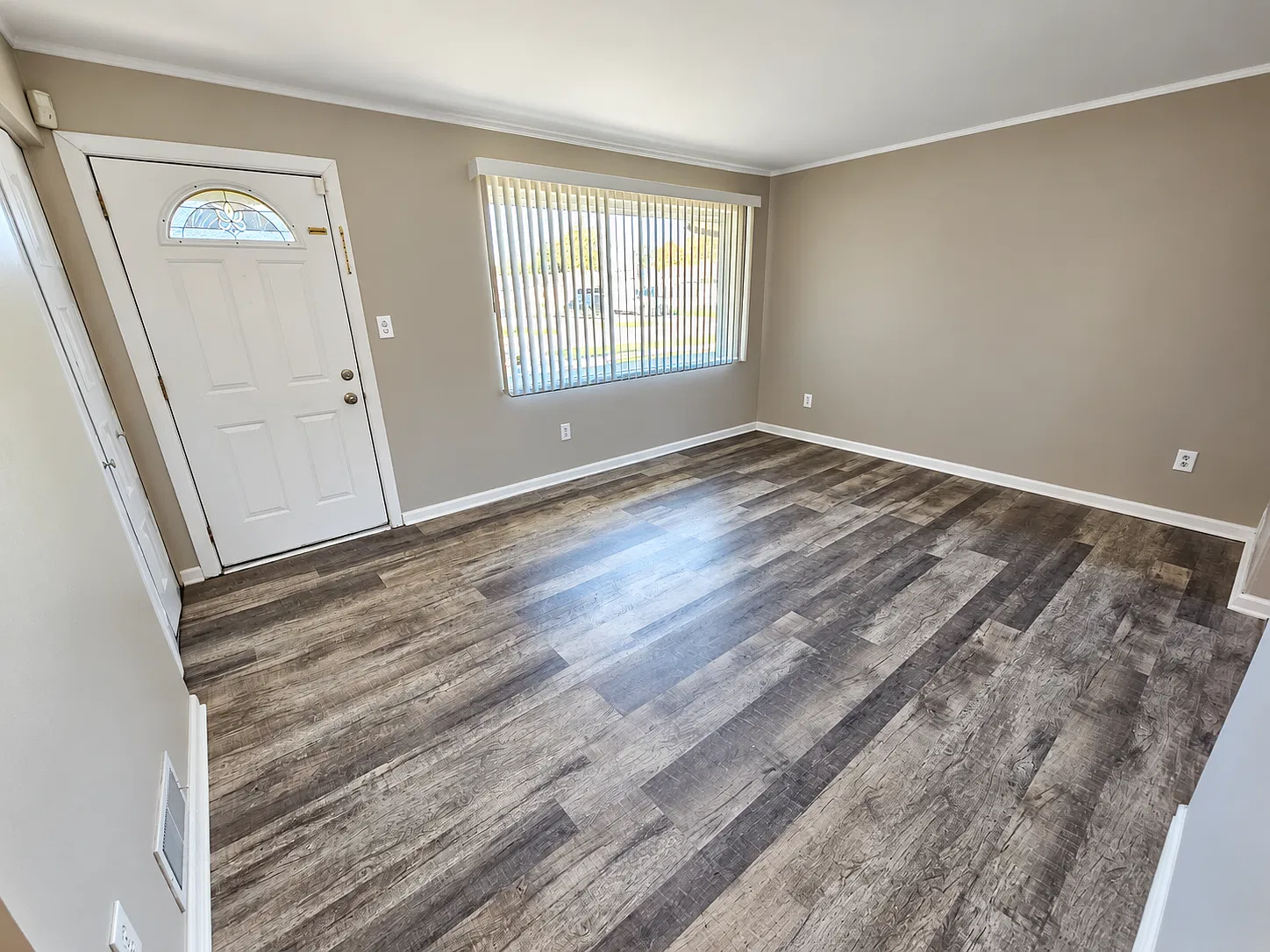 3 bed, 1.5 bath, 1334 sqft, $2,195 — Photo 2
