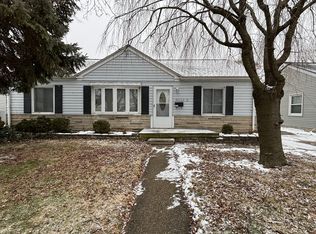 26540 Ridgemont St, Roseville, MI 48066