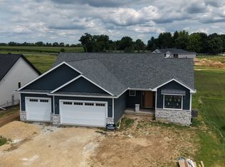 9 Viola Dr, Le Claire, IA 52753