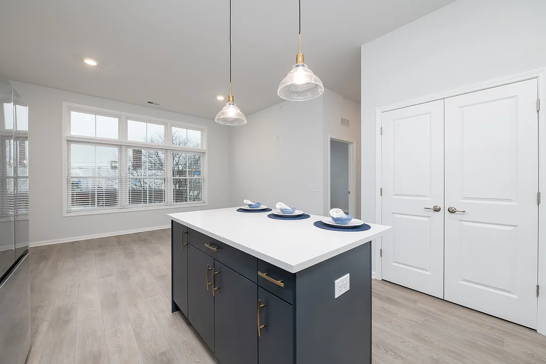 2 bed, 1200 sqft, $4,100 — Photo 4