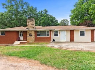 1810 13th Ave NE, Hickory, NC 28601