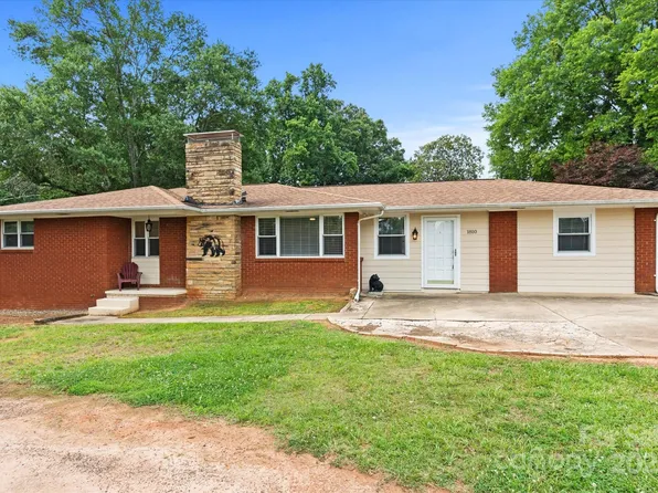 1810 13th Ave NE, Hickory, NC 28601