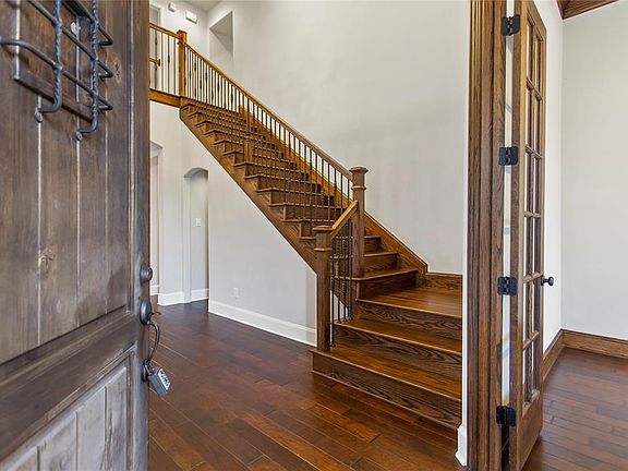 4th image of 5906 Emmit Creek Ln