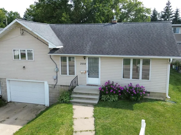 208 1st St E, Stewartville, MN 55976