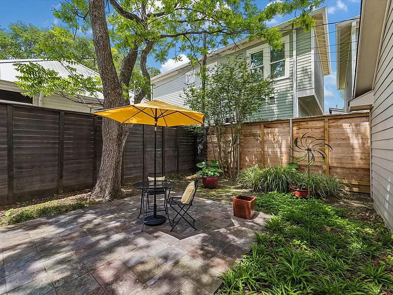 315 W 15th St — Photo 25