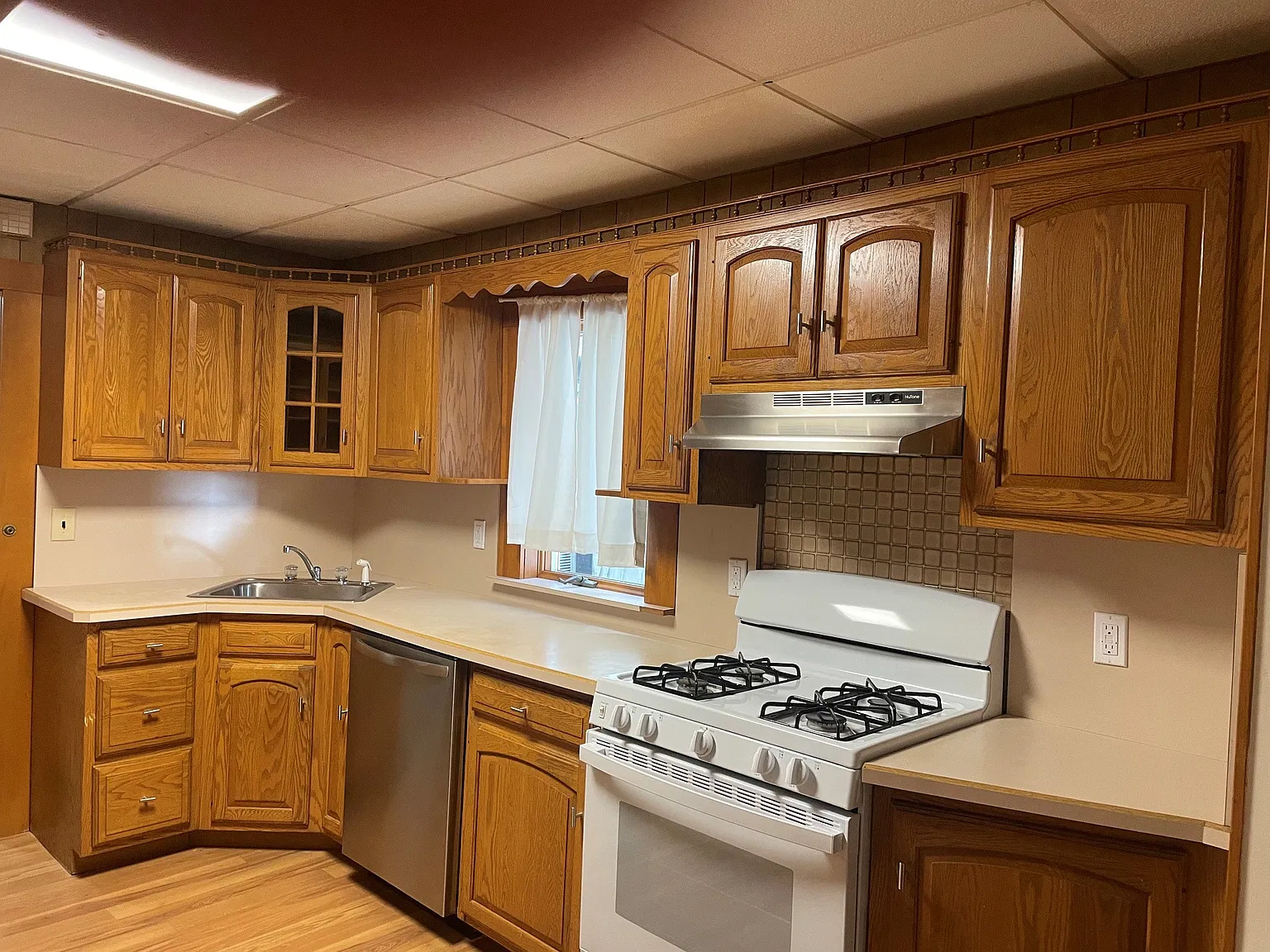 3 bed, 1170 sqft, $3,500 — Photo 3