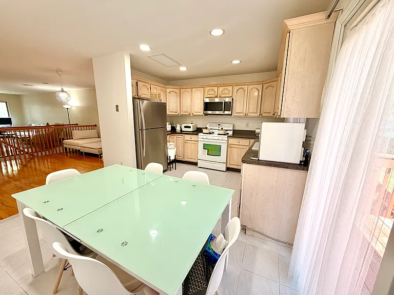 372 Chestnut St — Photo 22