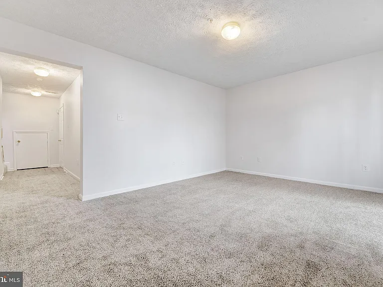 2406 Lemontree Ln — Photo 18