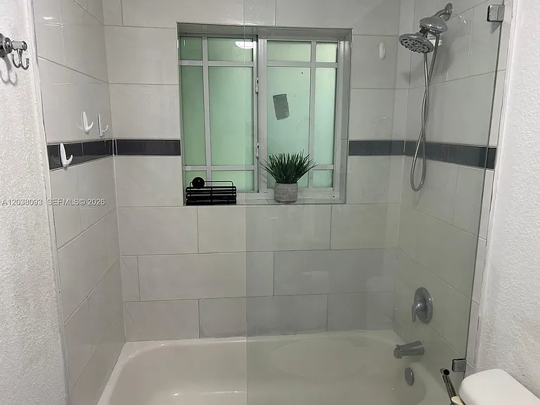 106 SE 9th Ct #201 — Photo 14