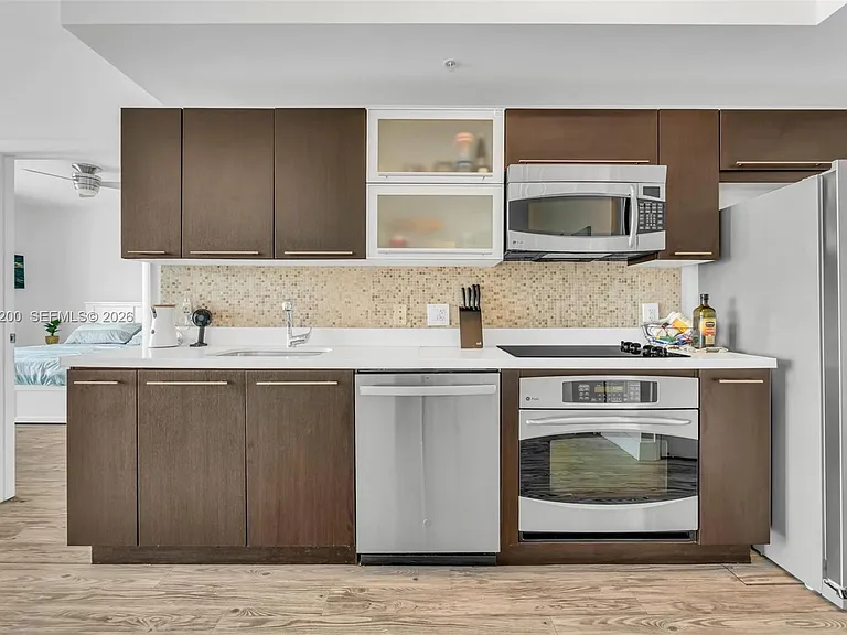 90 SW 3rd St #4303 — Photo 12