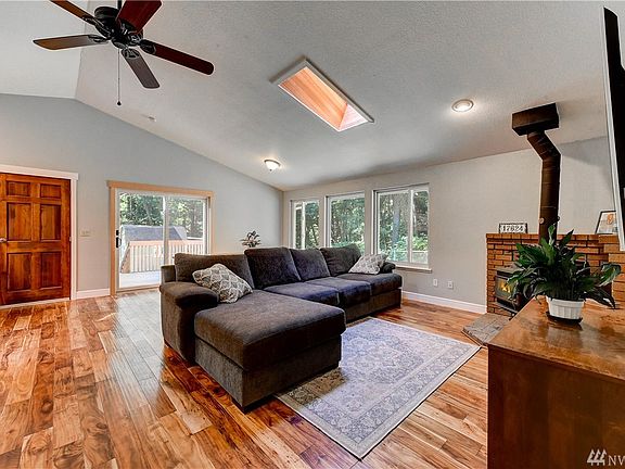 3rd image of 17624 37th Ave NW
