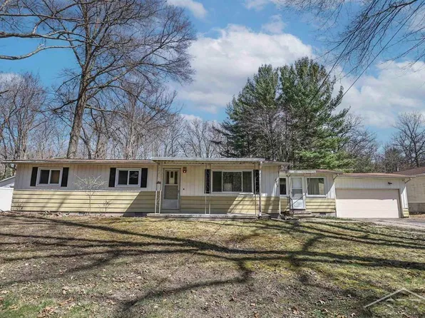 2504 N Smith St, Sanford, MI 48657