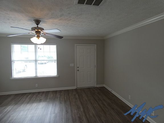 3rd image of 1423 Clydesdale St