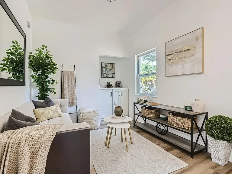3516 W Price Ave — Photo 2
