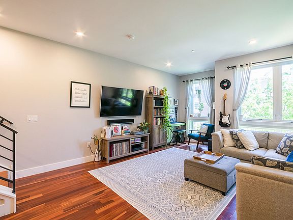 2nd image of 1842 Frankford Ave #2