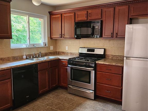 5th image of 1462 Friar Tuck Ln