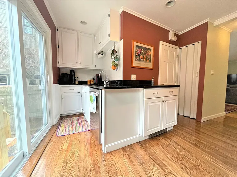 25 Pleasant St #1 — Photo 10