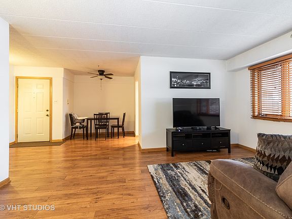 4th image of 5630 W 103rd St APT 206