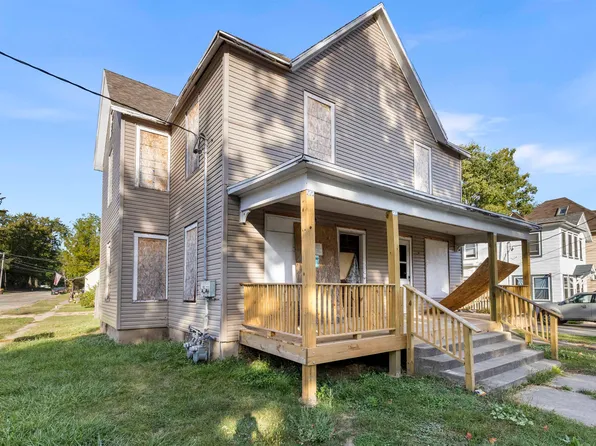 924-926 S Oak Ave, Freeport, IL 61032