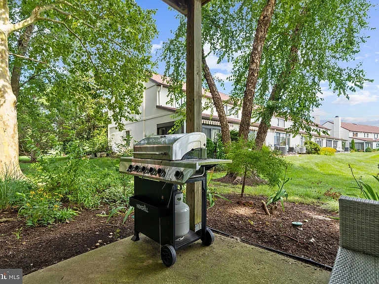 41 Queen Catherine Ct #A — Photo 36