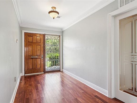 3rd image of 931 Emerald St