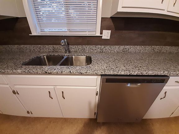 4th image of 270 Vreeland St #270