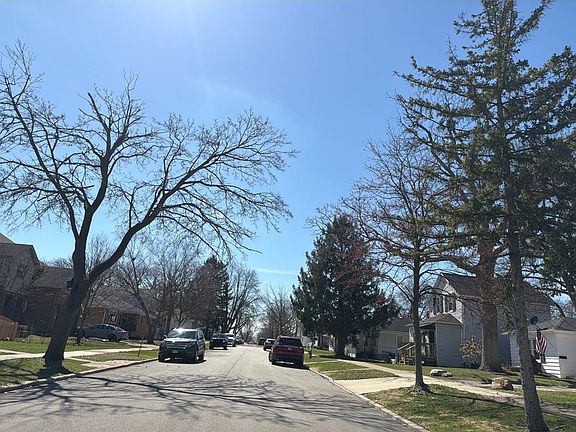 2nd image of 808 Singer Ave