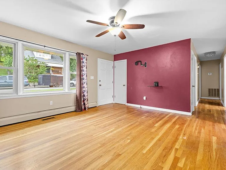 2313 King St NE — Photo 12