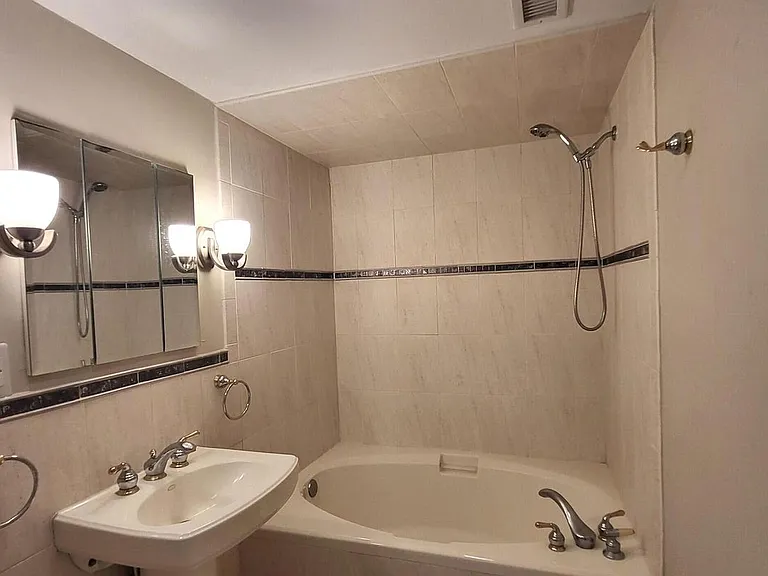1901 1st St N #203 — Photo 16