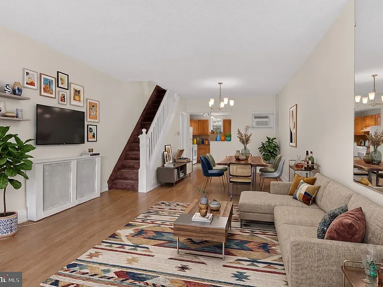1519 Emily St — Photo 1