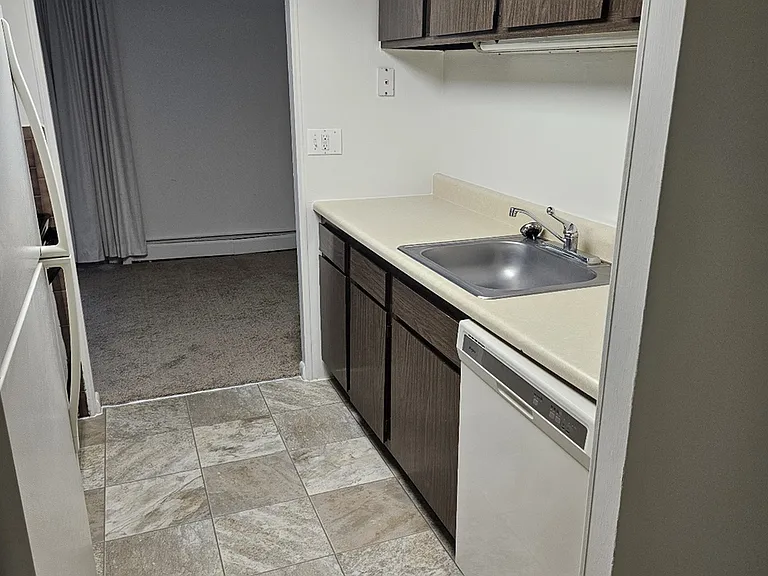 Lake Club Apartments — Photo 28