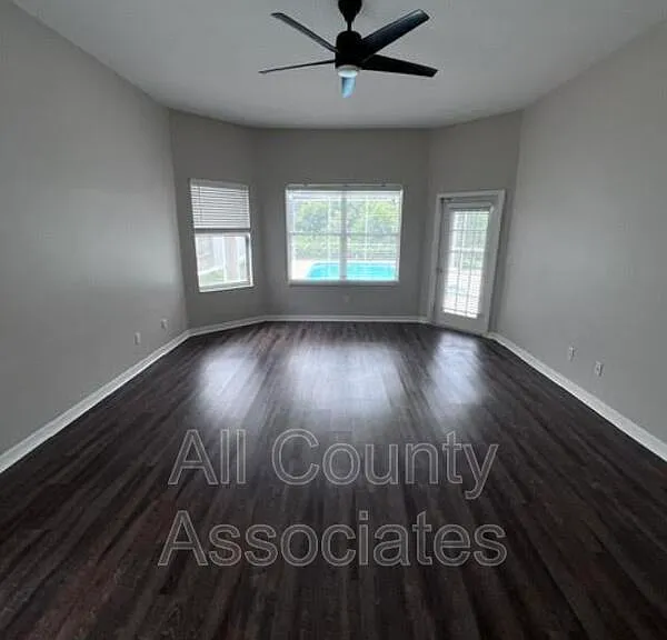 28724 Hanging Moss Loop — Photo 17