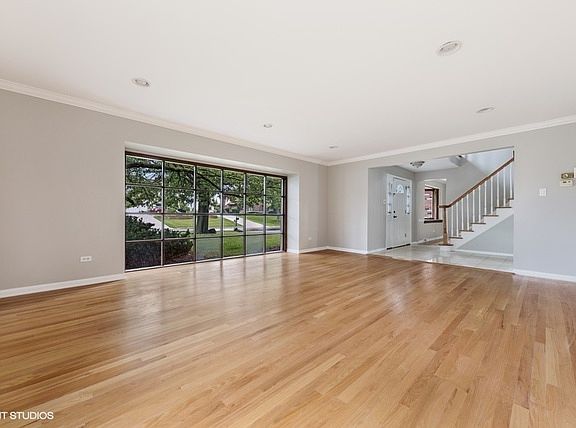 4th image of 19W121 Avenue Chateaux N