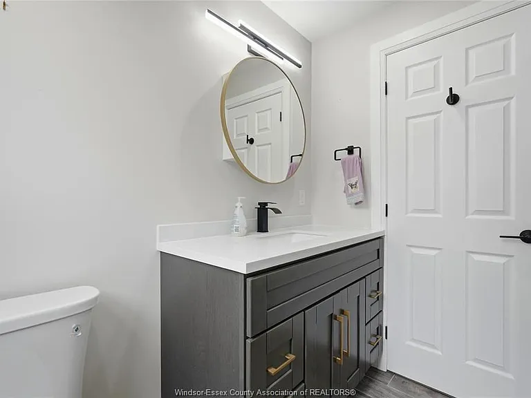 82 Pearl St W — Photo 12