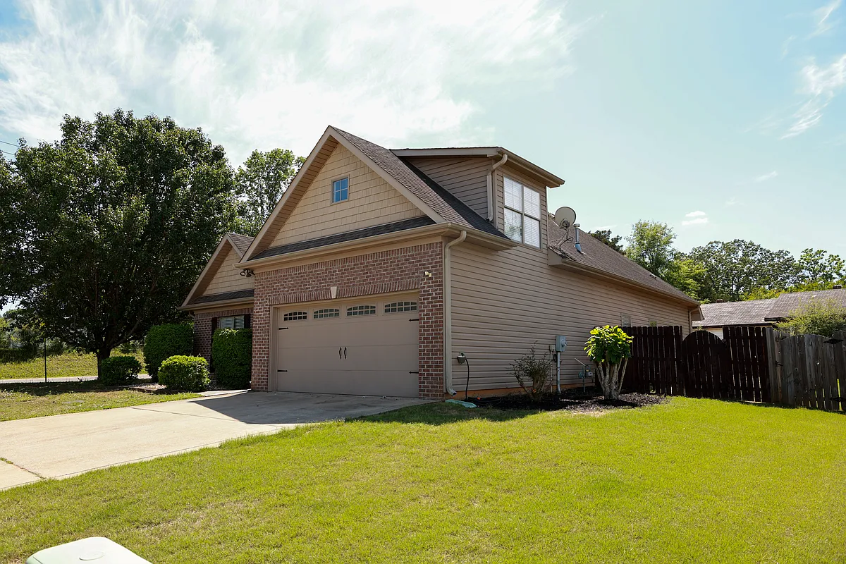 Building Photo - 154 Falling Waters Ln