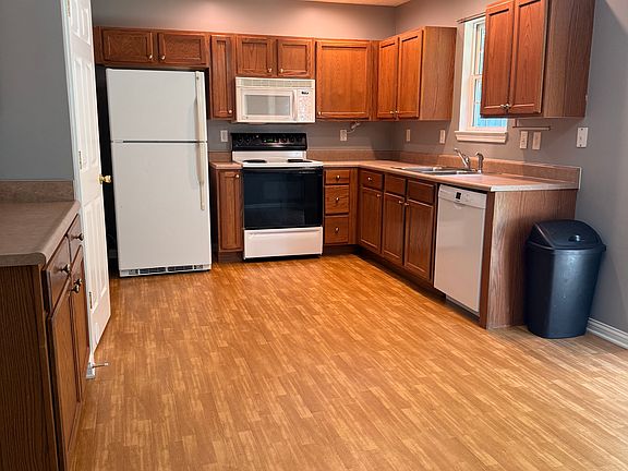 4th image of 8120 Cedar Point Dr