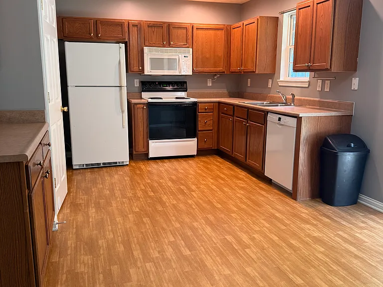 8120 Cedar Point Dr — Photo 4