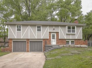 1604 S Lindenwood Dr, Olathe, KS 66062