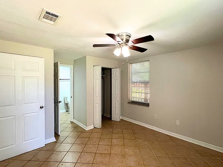 Willow Tree Apartments — Photo 18